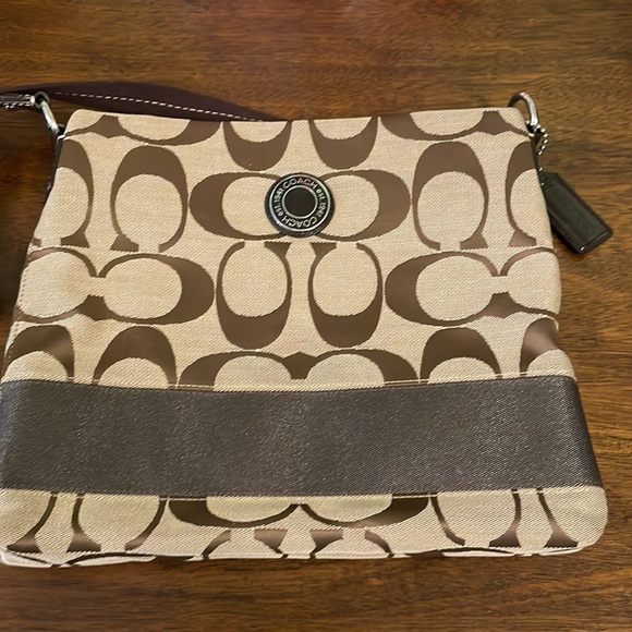 Coach canvas crossbody or shoulder bag excellent condition - Picture 4 of 11